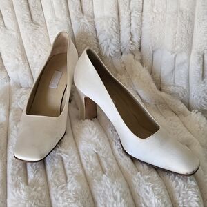 Vera Wang Cream Satin Heels